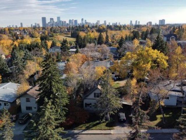House for sale in Queen's Park Village, Calgary