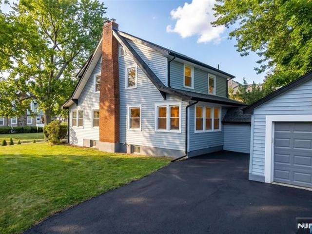 House for sale in Ridgefield, New Jersey