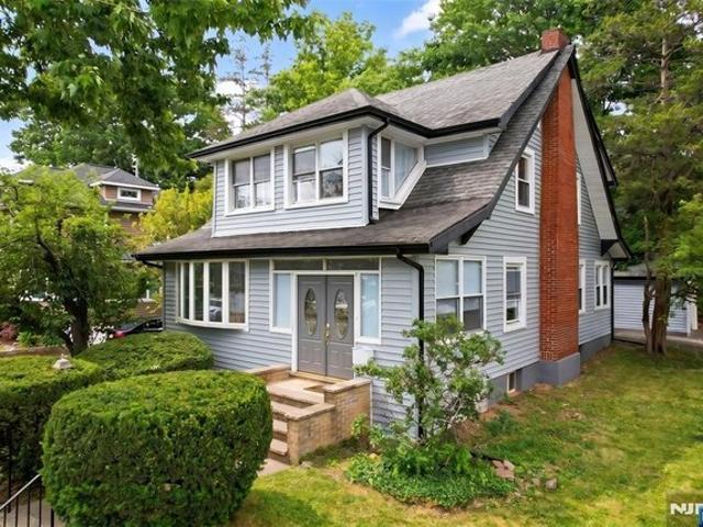 House for sale in Ridgefield, New Jersey