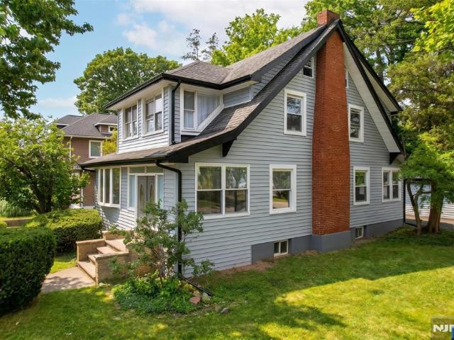 House for sale in Ridgefield, New Jersey