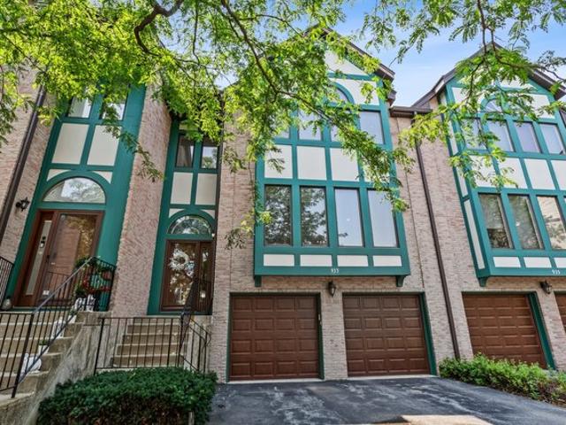 Townhouse for sale in Arlington Heights, Illinois