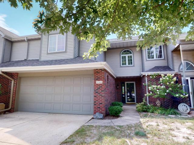 Townhouse for sale in Crown Point, Lake County
