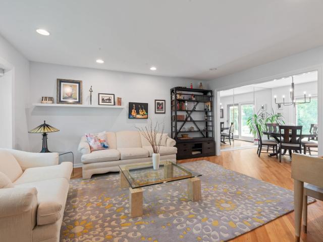 House for sale in Deerfield