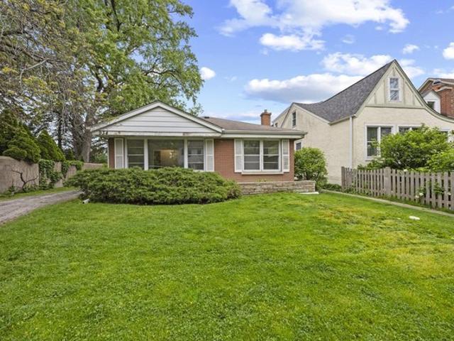 House for sale in Wilmette, Illinois