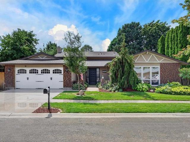 House for sale in Eagle, Idaho