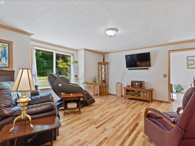 House for sale in Toledo, Lincoln County