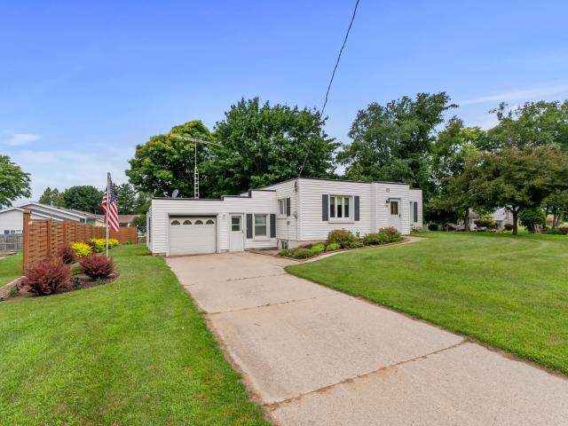 House for sale in Mishicot