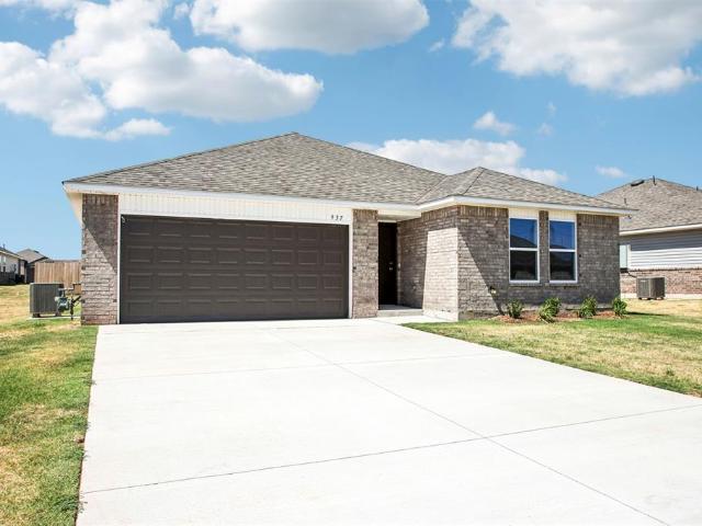 House for sale in Mustang, Canadian County