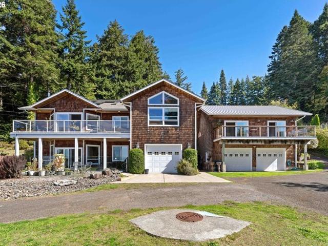 House for sale in North Bend, Coos County