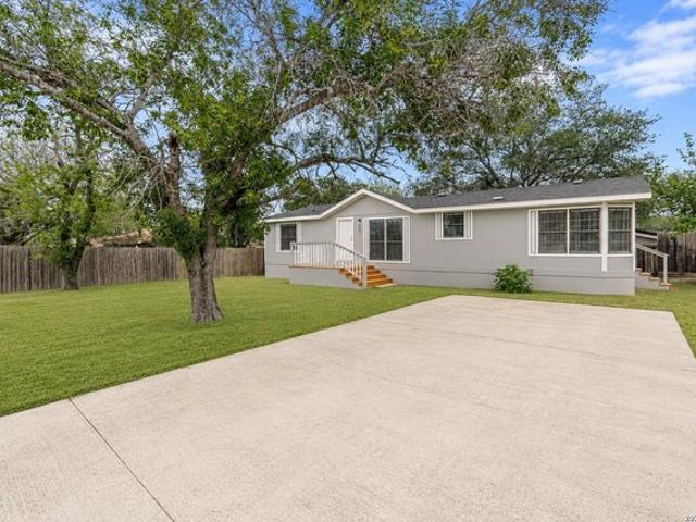 House for sale in Poteet, Texas