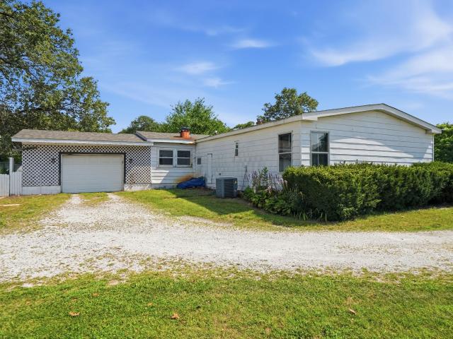House for sale in Demotte, Indiana