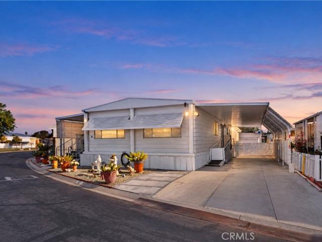 House for sale in Arlington, Riverside
