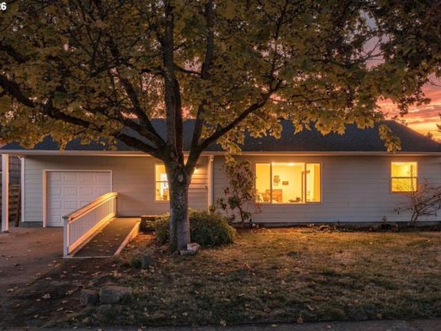 House for sale in Junction City, Lane County