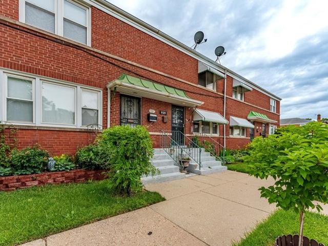 Townhouse for sale in Bellwood, Illinois
