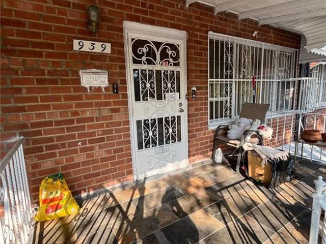 House for sale in Canarsie, New York