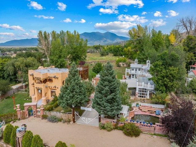 House for sale in Taos, Taos County