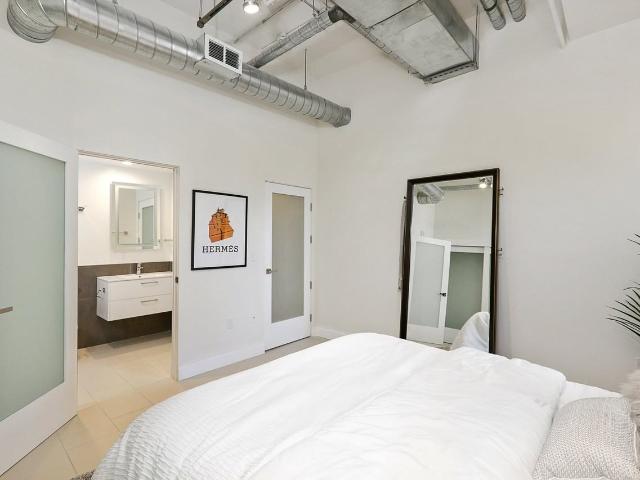 Apartment for rent in Canoga Park, California