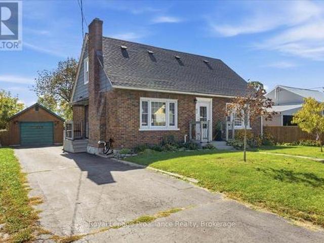 House for sale in Bayview Heights, Belleville