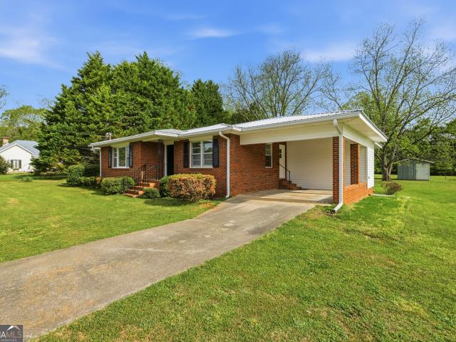 House for sale in Union Point, Georgia