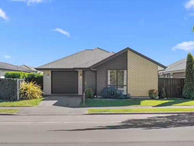 House for sale in Chaslands, Canterbury