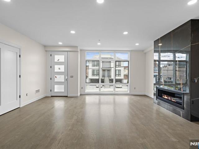 Townhouse for sale in Cliffside Park