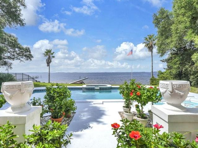 House for sale in Shalimar, Florida