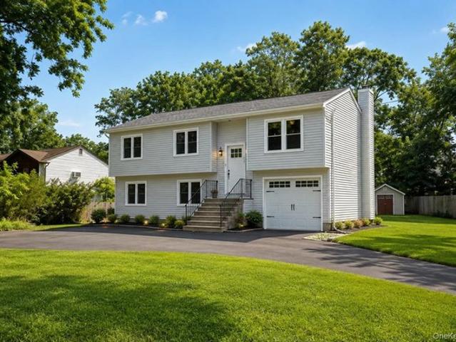 House for sale in Coram, Town of Brookhaven