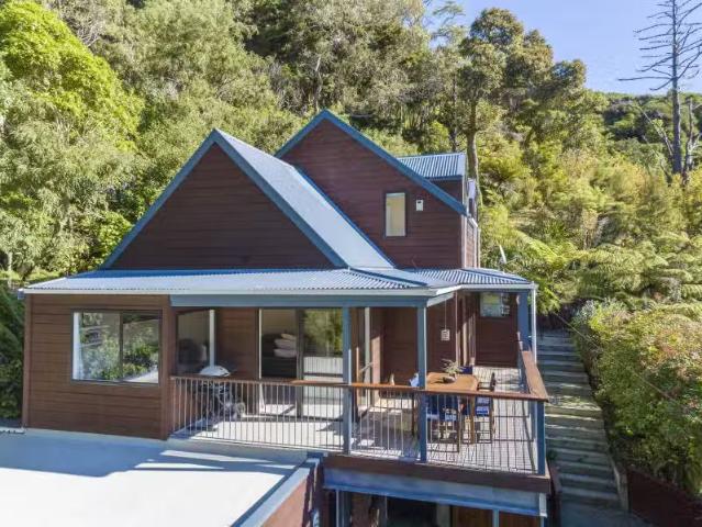 House for sale in Days Bay, Wellington