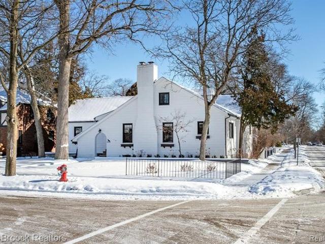 House for sale in Pleasant Ridge, Michigan