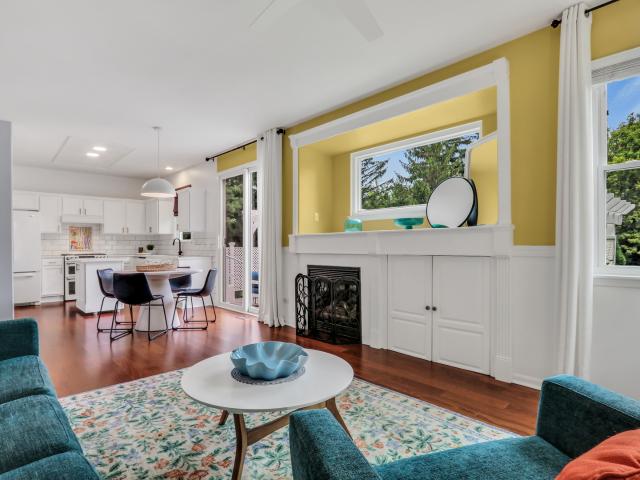 House for sale in Lindenhurst, Illinois
