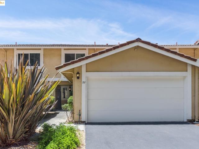 Townhouse for sale in Oakland