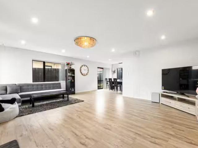 House for sale in Oratia