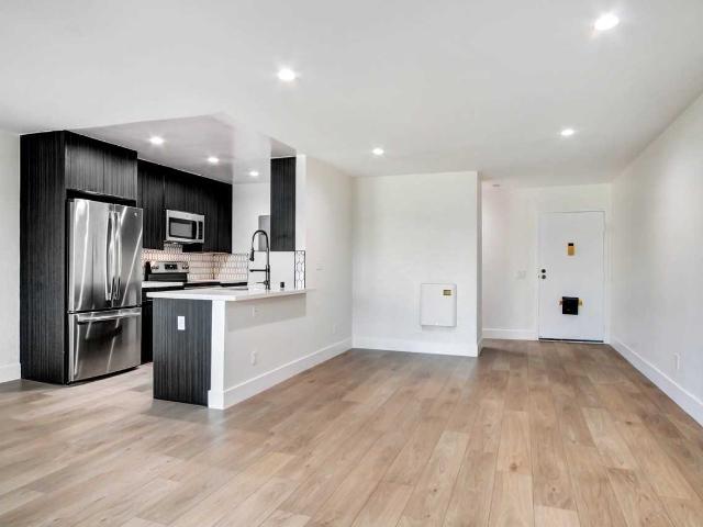 Apartment for rent in Canoga Park, California