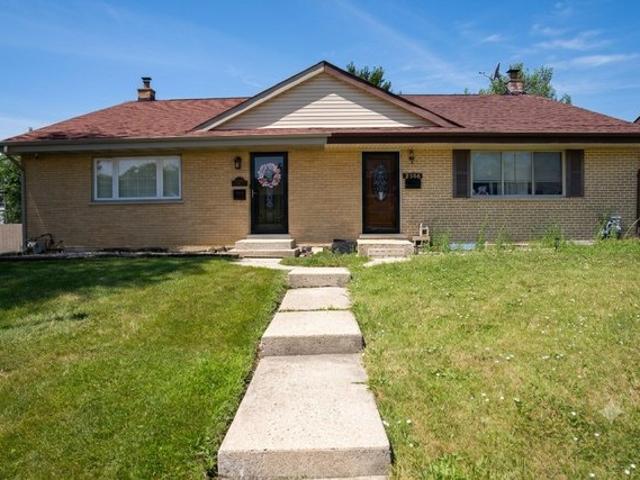 Townhouse for sale in Des Plaines, Illinois