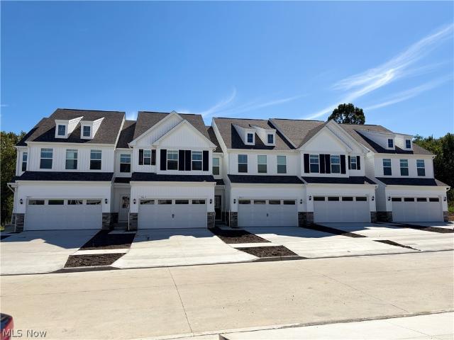Townhouse for sale in Renaissance Park at Geauga Lake, Aurora