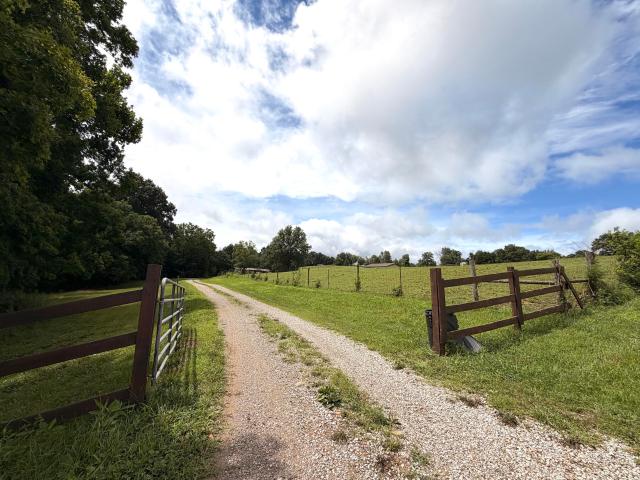 House for sale in Raywick, Kentucky