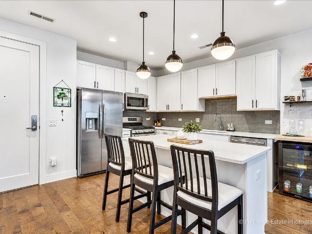 Condo for sale in Downers Grove, Illinois