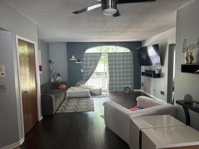 Condo for sale in Hickory Hills, Illinois