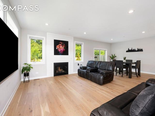 Townhouse for sale in Hickory Hills