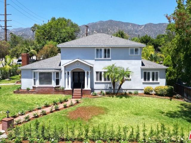 House for sale in La Canada Flintridge, California