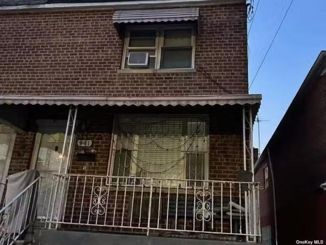 Condo for sale in Astoria