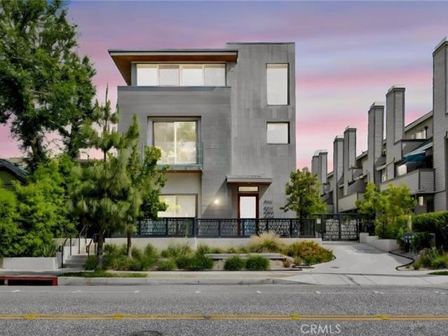 Townhouse for sale in Pasadena, California