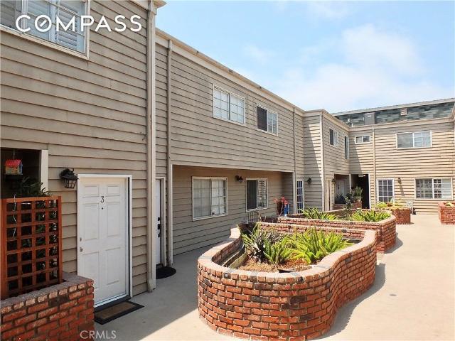 Townhouse for rent in Long Beach, California