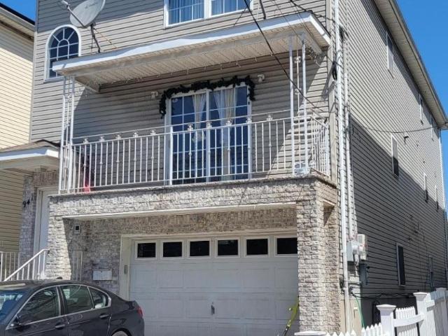 House for sale in Elizabeth, New Jersey