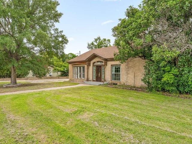 House for sale in De Leon, Texas