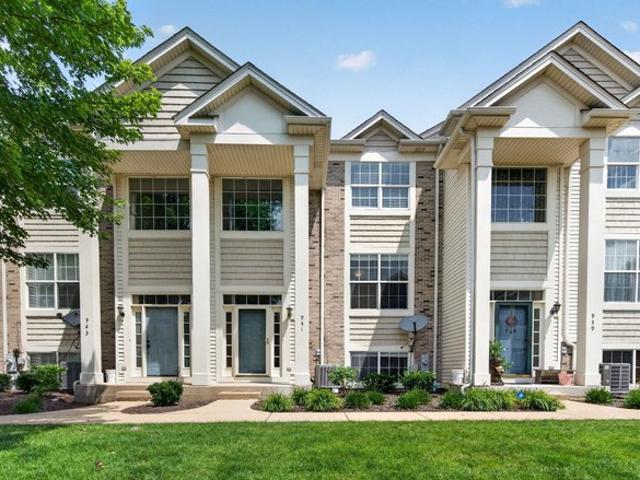 Townhouse for sale in Shorewood, Illinois