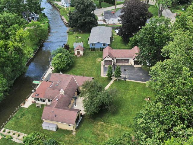House for sale in Mchenry, Illinois