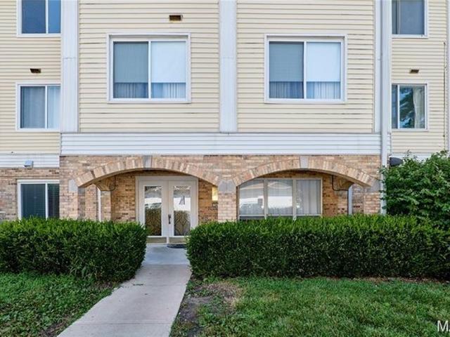 Condo for sale in Creve Coeur, Missouri