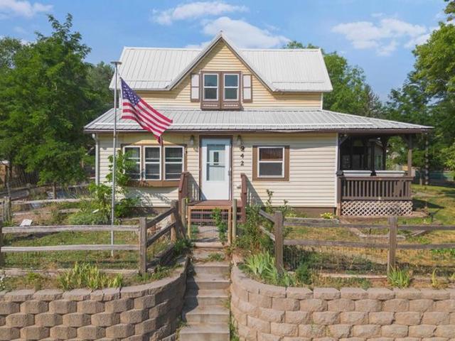 House for sale in Hot Springs, Fall River County