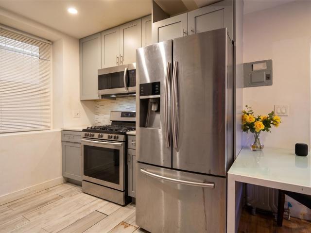House for sale in The Bronx, Arverne